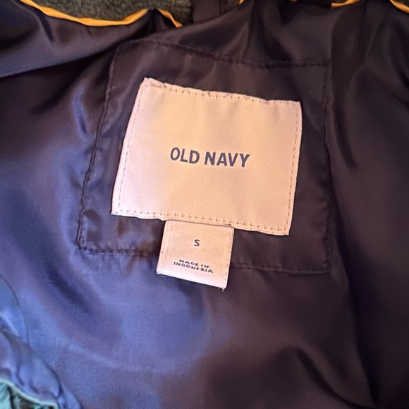 Old Navy puffer vest - Picture 4 of 4